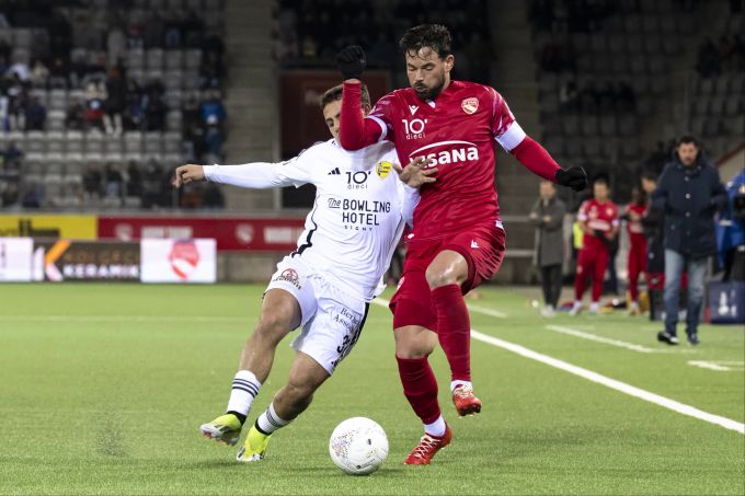 Nyons Juan Martin Ghia (l.) im Duell mit Marco Bürki vom FC Thun. FC Thun