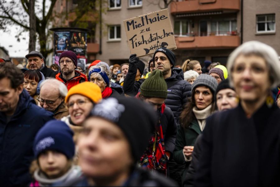 Dadurch erhielten zahlreiche Mieter die Kündigung, was für grosse Empörung sorgte.