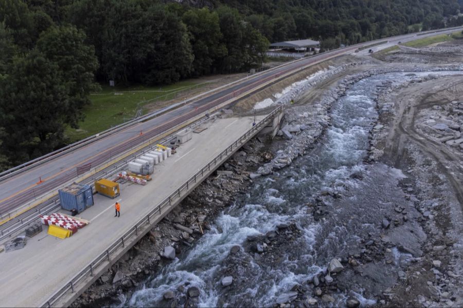 Die überflutete Autobahn A13 in Lostallo am 05. Juli 2024.