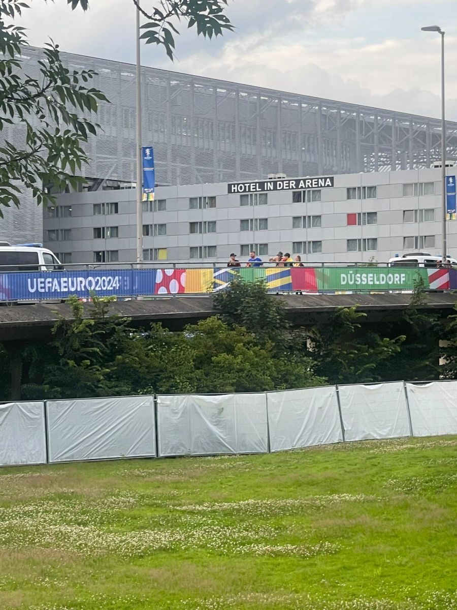 Gleich beim Stadion gibt es sogar ein Hotel.