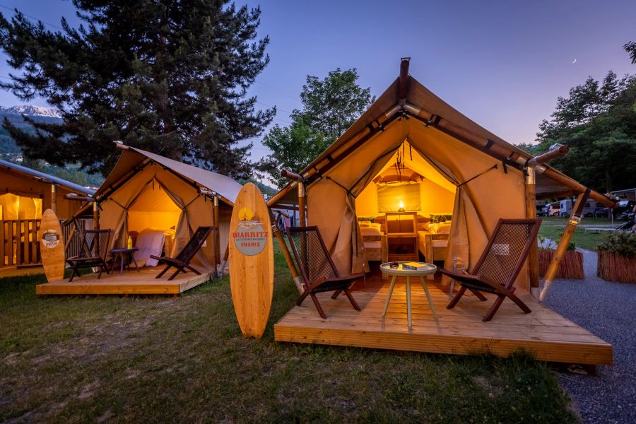 Für die Nicht-ganz-Wetterfesten gibt es auf vielen Campingplätzen auch «Glamping»-Angebote.