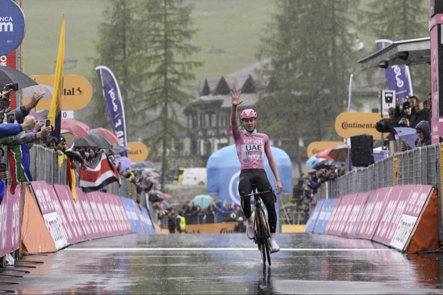 Tadej Pogacar dominiert den Giro d'Italia.