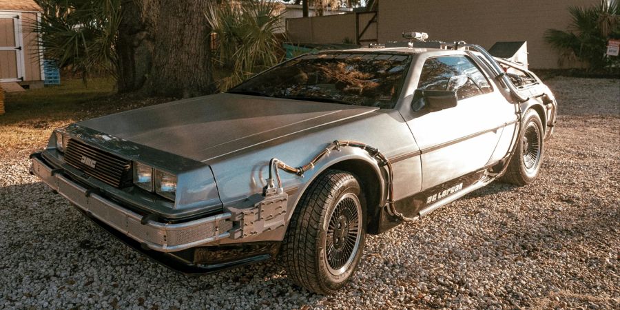 DeLorean DMC-12