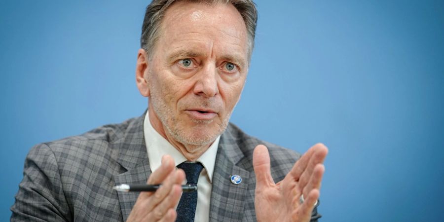 «Jeder politische Akteur, der nicht dazu beiträgt, dass es einen sachlichen Diskurs gibt, sondern Sündenböcke aufbaut trägt zu dieser Polarisierung bei»: Holger Münch.