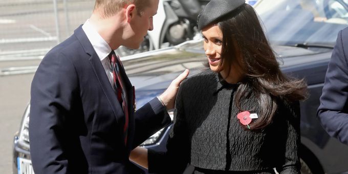 Ein Bild aus dem Jahr 2018 aber mit aktuellem Hintergrund: Prinz William und Meghan Markle. Prinz William Meghan Markle