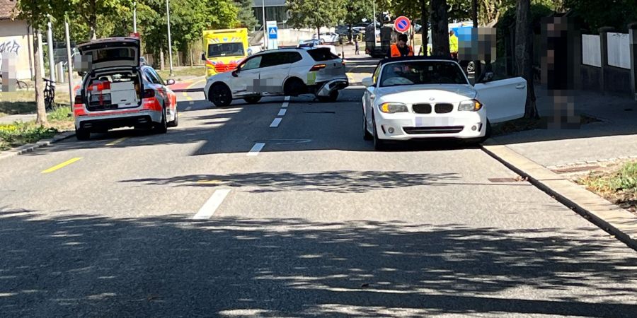 Eines der beiden Fahrzeuge nach der seitlich-frontalen Kollision.