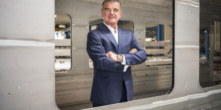 Peter Spuhler, Verwaltungsratpräsident von Stadler Rail, lehnt die SVP-Initiative «Keine 10-Millionen-Schweiz» ab und rechnet mit einem knappen Nein an der Urne. (Archivbild)