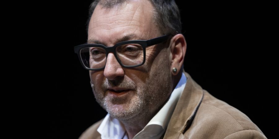 Regierungsrat Peter Peyer prüft mit seinen Amtsstellen die Einführung einer regionalen Pflicht, bei Aufenthaltsbewilligungen einen Strafregisterauszug vorzuweisen. (Archivbild)