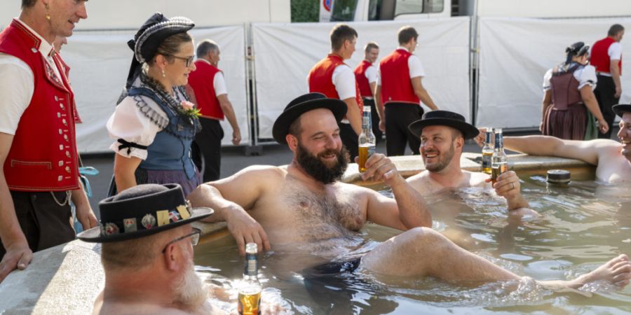 Die Hitzewellen in der Region Basel machten den Spitälern zu schaffen. Am heissen Jodlerfest-Wochenende waren sie besonders gefordert. (Archivbild)
