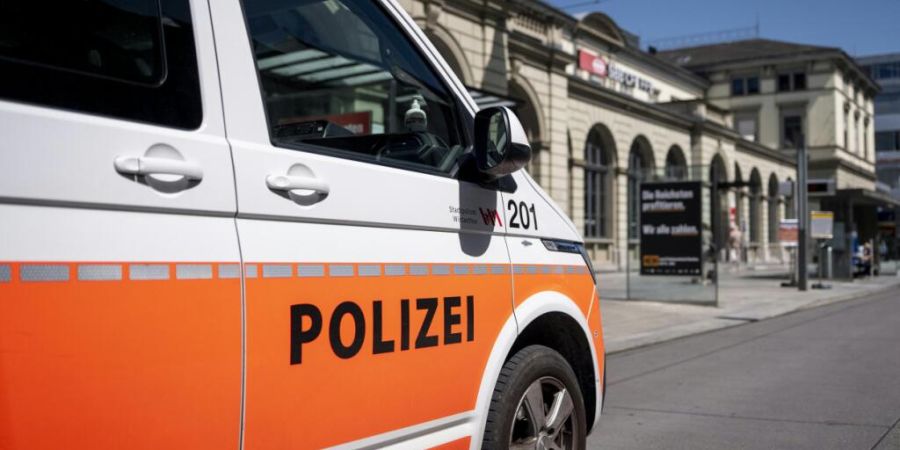 Hinterhalt beim Snapchat-Date: In Winterthur wurde ein 26-Jähriger von einer maskierten Bande ausgeraubt. Die Fahndung der Stadtpolizei Winterthur nach den Tätern verlief ohne Erfolg....