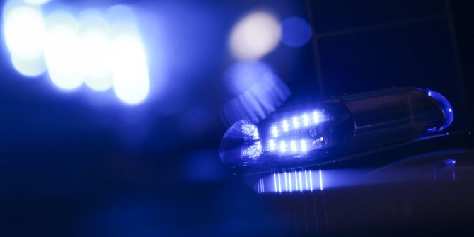 Blaulicht Polizeiauto Explosion Augsburg