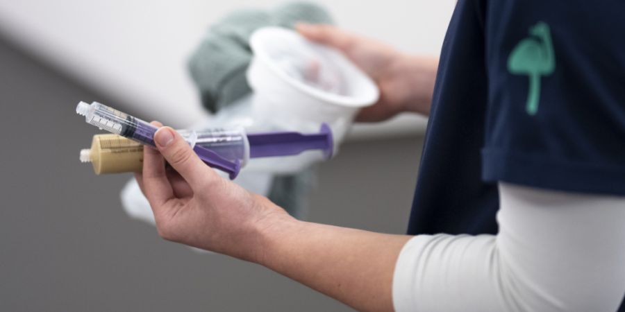 In der Schweiz gab es im zweiten Quartal unter anderem mehr Ausschreibungen in Gesundheitsberufen. (Archivbild)