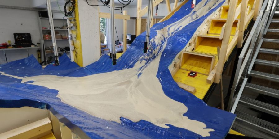 Mit einem 3D-Drucker haben Forschende ein Modell der Region Blatten erstellt.