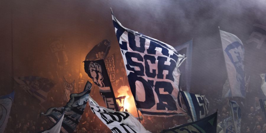 Am Mittwoch stehen zwei FCZ-Fans in Winterthur vor Gericht. Sie sollen Teil einer Gruppierung sein, die im Jahr 2024 GC-Fans in einer Turnhalle in Rickenbach überfallen hatte. (Archivbild)