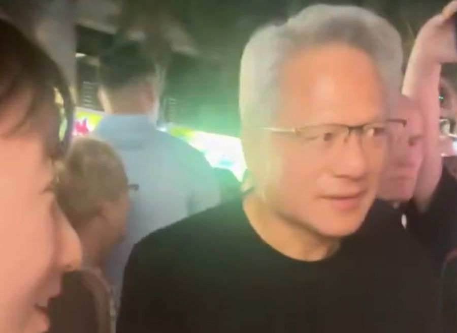 «Kann ich den ersten bekommen?» Der Hunger von Tech-CEO Jensen Huang ist auf einem Streetmarket in Taiwan grösser als seine Geduld.