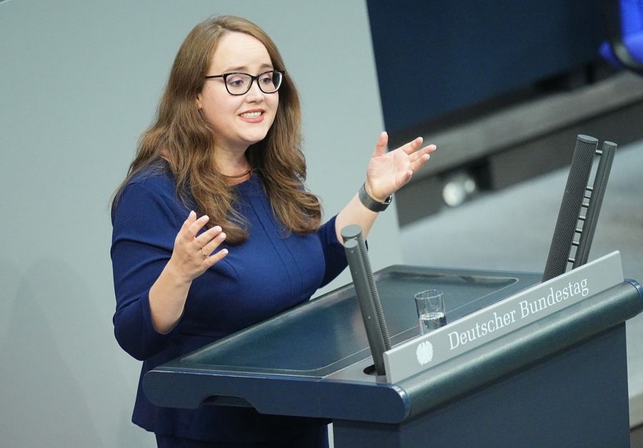 Die ehemalige Grünen-Vorsitzende vor einigen Jahren im Bundestag – heute sieht sie ganz anders aus (Archiv).