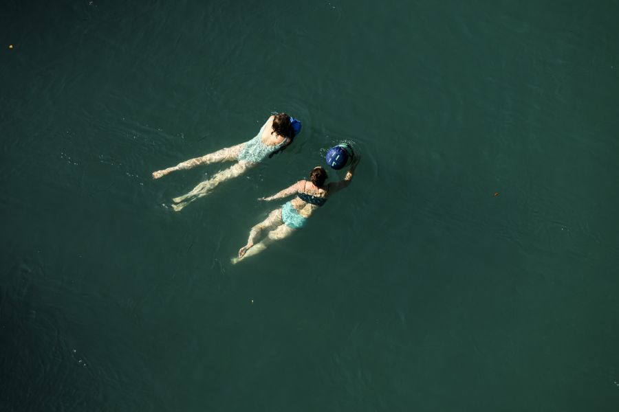 Die Flüsse sind derzeit noch deutlich frisch unterwegs – im Mittelland liegen die Wassertemperaturen meist zwischen 10 und 14 Grad.
