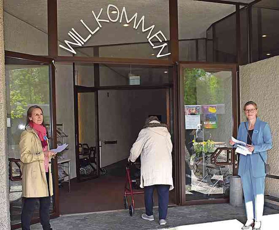 Das freiwillige Willkommensteam steht bereit. - zVg