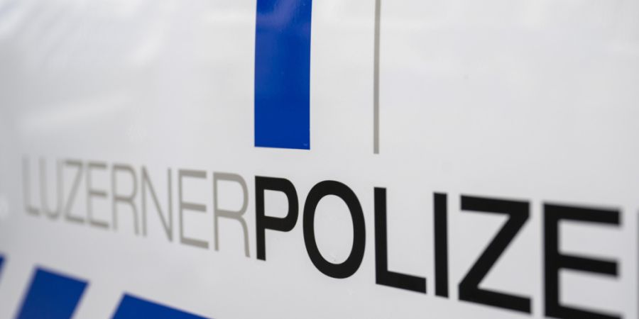 Ein 5-jähriges Mädchen wurde am Freitagabend in Ruswil LU von einem Auto angefahren. (Symbolbild)