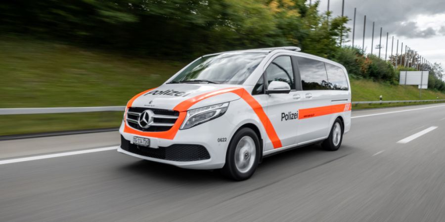 Ein Autofahrer ist am Freitagabend in Pfyn TG bei einer Kollision mit einem Traktor leicht bis mittelschwer verletzt worden. (Archivbild)