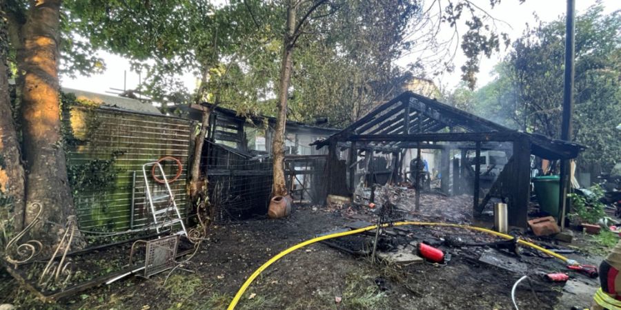 Das unbewohnte Gartenhaus wurde komplett zerstört.