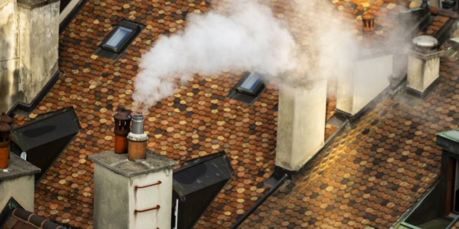 Gebäude werden energieeffizienter und zum Heizen werden immer mehr erneuerbare Energien eingesetzt. Das hat letztes Jahr zu einem Rückgang bei den CO2-Emissionen aus Heizöl und Gas g...