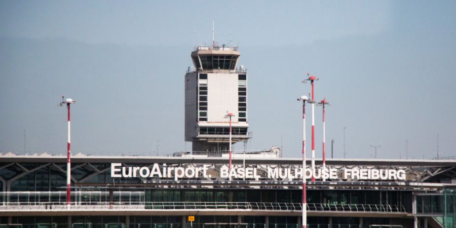 «Wir verstehen, dass die hohe Zahl an Südlandungen für die betroffene Bevölkerung eine Belastung darstellt», sagte der Direktor des Flughafens Basel-Mühlhausen, Tobias Markert, zu C...