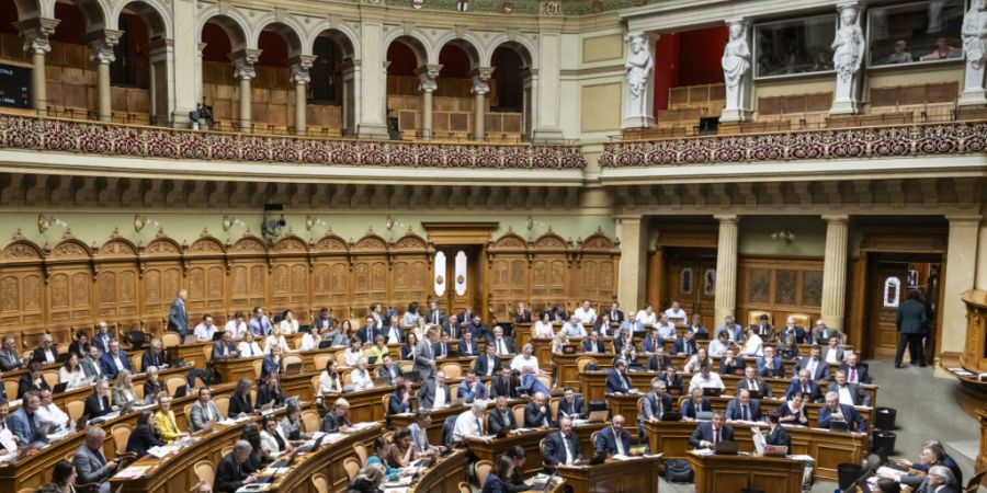 Den Ratsmitgliedern stehen während der Herbstsession 2026 Spezialisten zur Verfügung, die ihre Fragen bezüglich Anwendung von KI beantworten. (Archivbild)