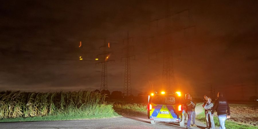 Polizeieinsatz aufgrund eines verdächtigen Gegenstandes in der Nähe des Umspannwerkes. Ein Spaziergänger hat einen verdächtigen Gegenstand an einem Umspannwerk in Dormagen zwischen ...