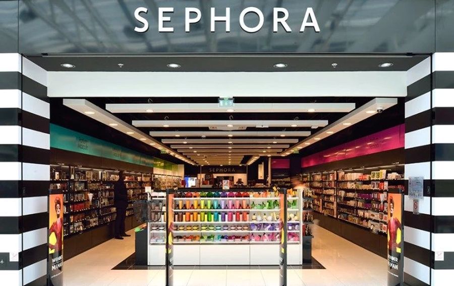 Auch beim beliebten Kosmetikladen Sephora wird es teurer: Die Produktpreise steigen bei Mittler Manor durchschnittlich um etwa 40 Prozent.