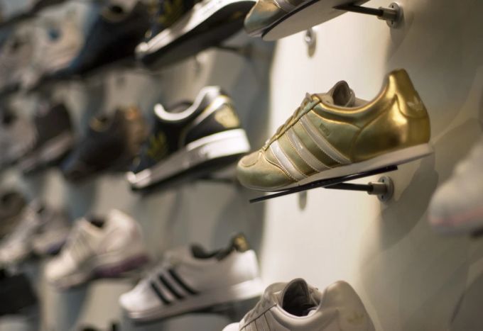 Stepan Timoshin hat bereits mit 17 Jahren angefangen mit Sneakern zu handeln. Nun wurde der Selfmade-Millionär von der Diagnose Lungenkrebs überrascht. (Symbolbild) sneaker-moillionär