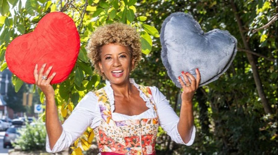 Seit 2014 verkuppelt sie in Österreich liebeswillige Bauern bei «Bauer sucht Frau».