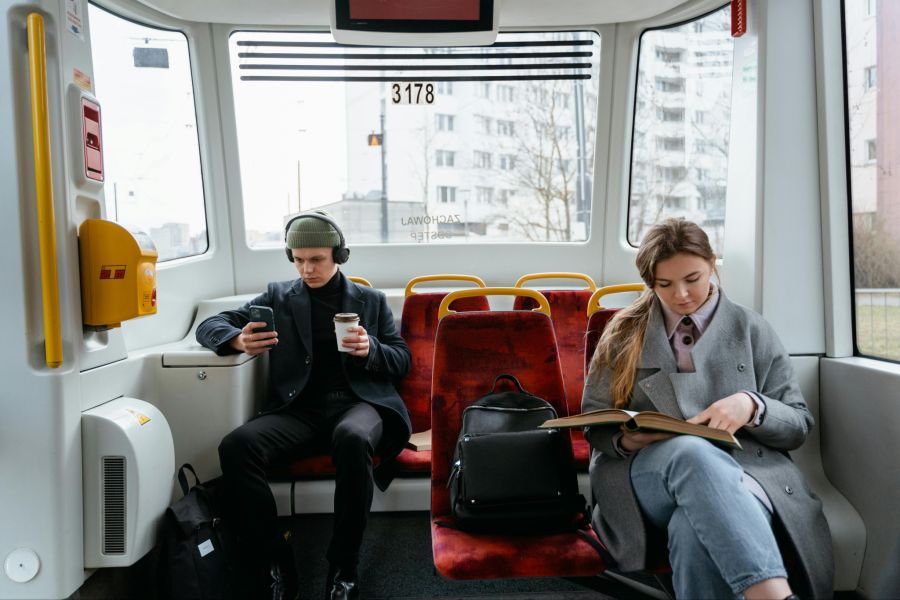 Die Lautstärke darf die Fahrgäste nicht stören, wie es bei den Busunternehmen heisst.