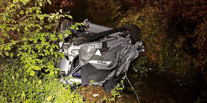 Bei einem Selbstunfall in Lützelflüh wurde ein Autofahrer schwer verletzt. Selbstunfall in Lützelflüh