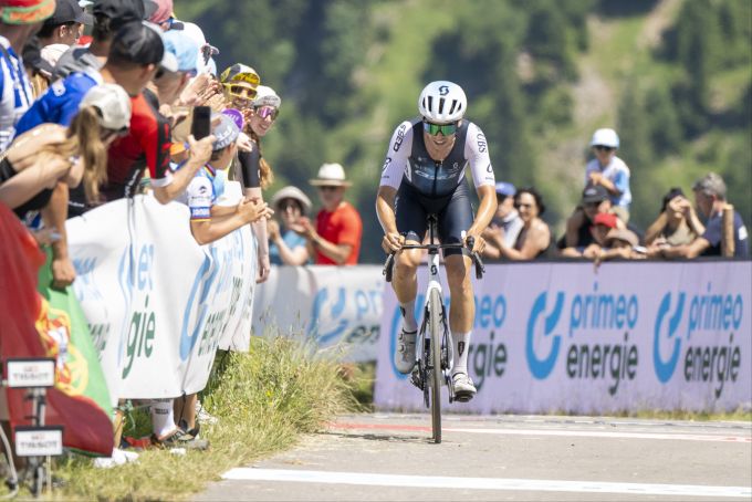 Fabio Christen überquert bei der letzten Etappe der Tour de Suisse die Ziellinie. RAD TOUR DE SUISSE