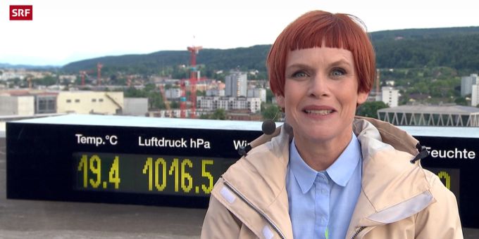 «Meteo»-Moderatorin Sandra Boner moderiert mit frisch geschnittenen Haaren. SRF Sandra Boner