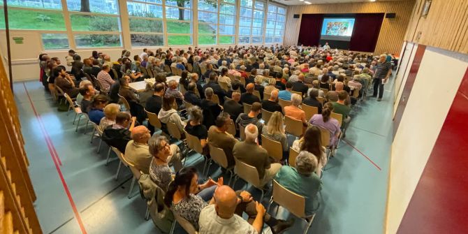 Menschen Versammlung Gemeinde Raum