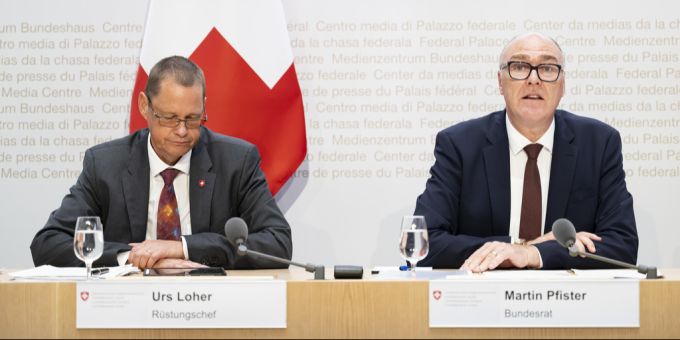 Verteidigungsminister Martin Pfister (rechts) und Rüstungschef Urs Loher (links) anlässlich der Medienkonferenz über die Rüstungspolitische Strategie des Bundesrates, am 20. Juni 2025,. Urs Loher Martin Pfister