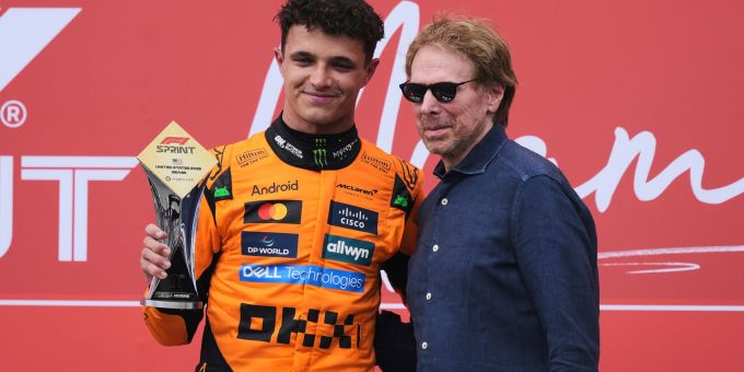 Lando Norris (l) findet im Formel-1-Film von Produzent Jerry Bruckheimer Parallelen zum Geschehen in der Rennserie. Formel-1-Film