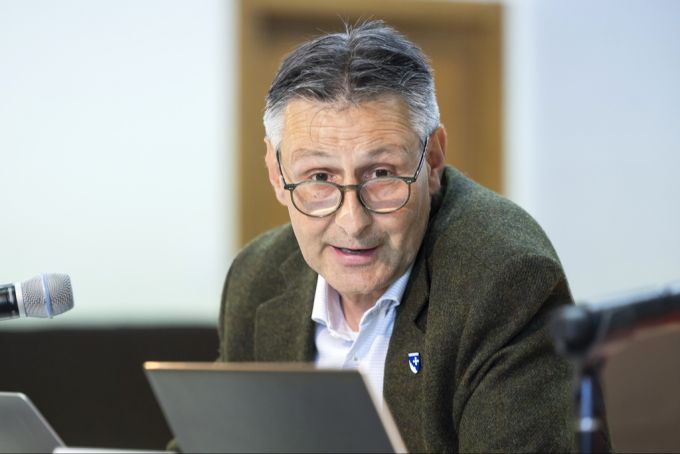 Matthias Bellwald, Gemeindepräsident von Blatten, an der Medienkonferenz. blatten