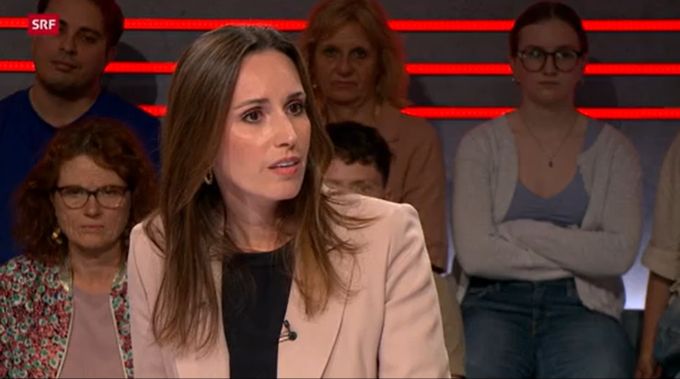 Karin Stadelmann, Mitglied Parteipräsidium Die Mitte, warb in der «Arena» für die Volksinitiative ihrer Partei. «Arena»