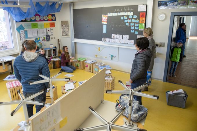 Im Kanton Basel-Landschaft kommen immer weniger Eltern zum Elternabend in die Schule. elternabend baselland