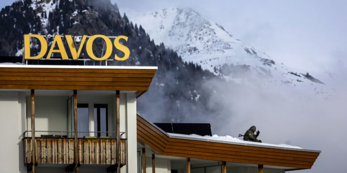 Beim WEF in Davos werden nicht nur Hotelzimmer vermietet – auch Wohnungen stehen den Besuchenden zur Verfügung. Dafür wurden sogar Familien aus ihren Wohnungen zwangsgeräumt. wef zwangsräumung