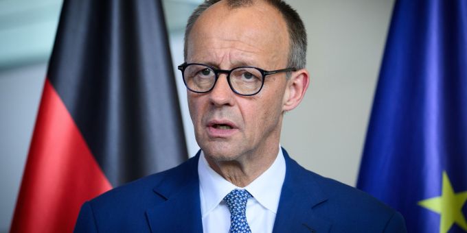 Jetzt ist es amtlich: Auch die neue deutsche Regierung genehmigt Rüstungsexporte nach Israel. Merz