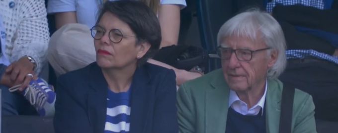 Die Heim-Supporter um Edelfan Emil Steinberger sehen eine schwache Startphase ihrer Luzerner. FC Luzern