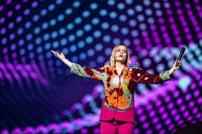 Erst viel Lob, dann Kritik: Die Performance von Hazel Brugger beim Song «Made in Switzerland» gibt zu reden. Hazel Brugger