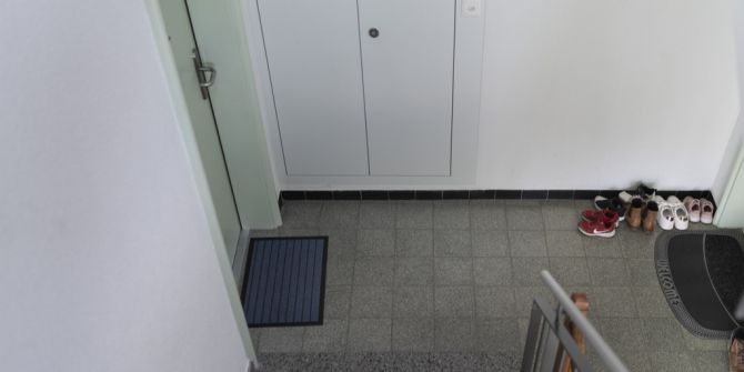 Wohnungstür Gang Treppenhaus