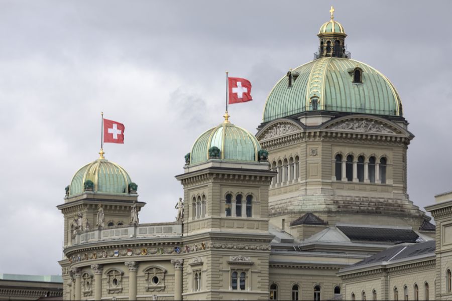 Die Schweizerfahne muss nämlich quadratisch sein.