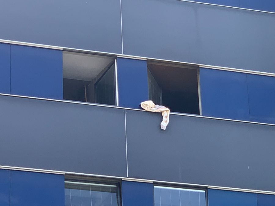Das Ibis-Hotel in Zürich West nach einem Brand.