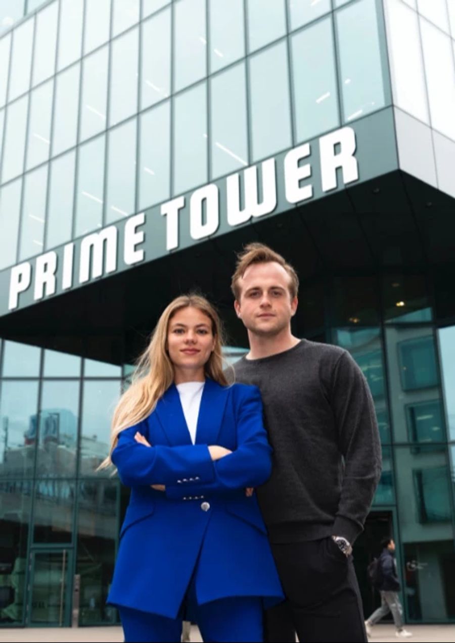 Yaël Meier und ihr Partner Jo. Ihre Firma Zeam hat seit Kurzem einen neuen Standort: im Prime Tower in Zürich. Das bewerben die beiden im Netz.